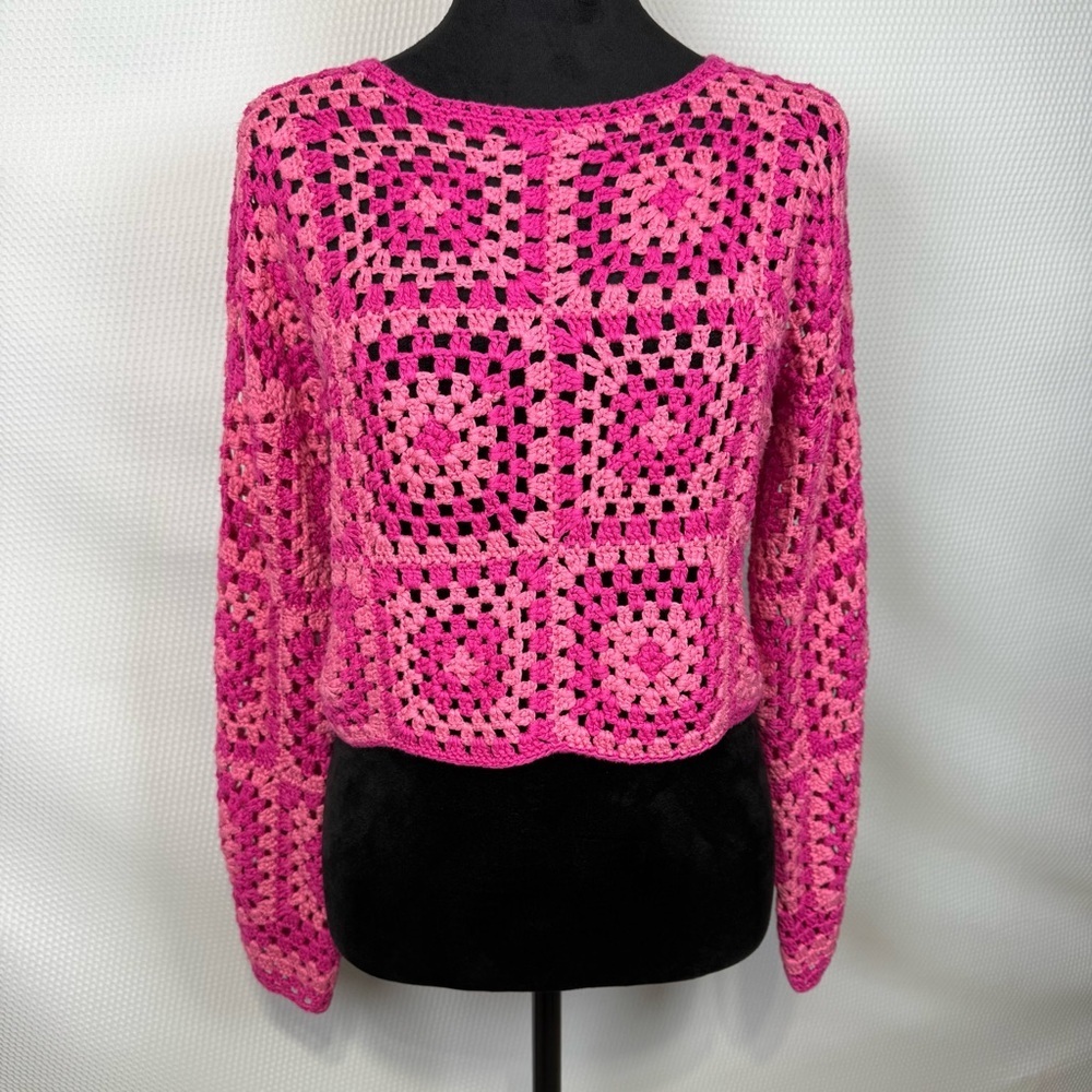 LE LIS Sweater Womens Size Medium Pink Crochet Granny Square Cropped Boho
